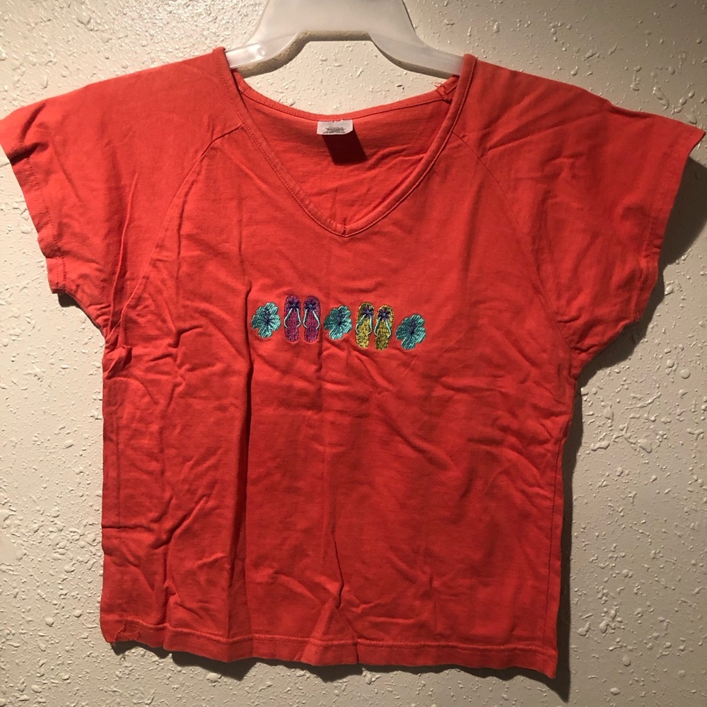 Short sleeve women’s sz S t-shirt with hibiscus embroidery